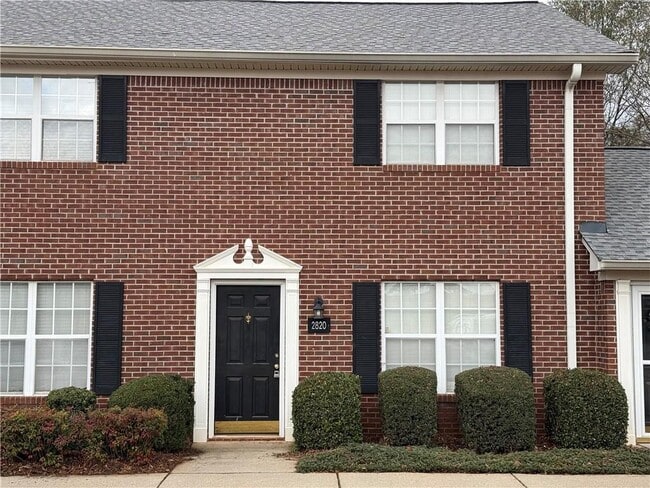 Building Photo - 2820 Florence Dr