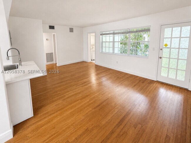 Photo - 1561 W 2nd Ct Unit 2