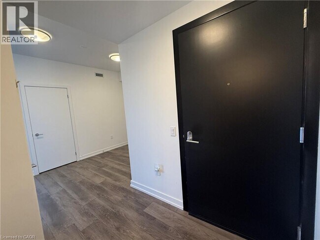 Photo - 5 Wellington St S Unité 808