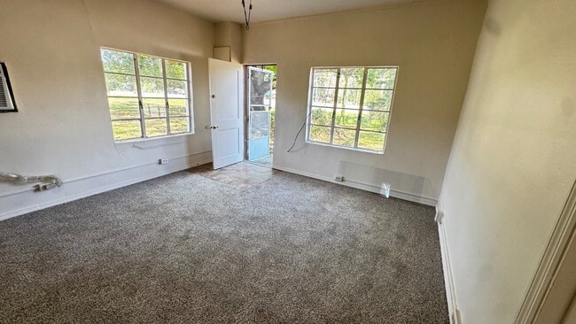 Photo - 6130 Broad St