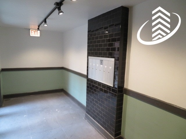 Building Photo - 845 W Agatite Ave Unit 3W
