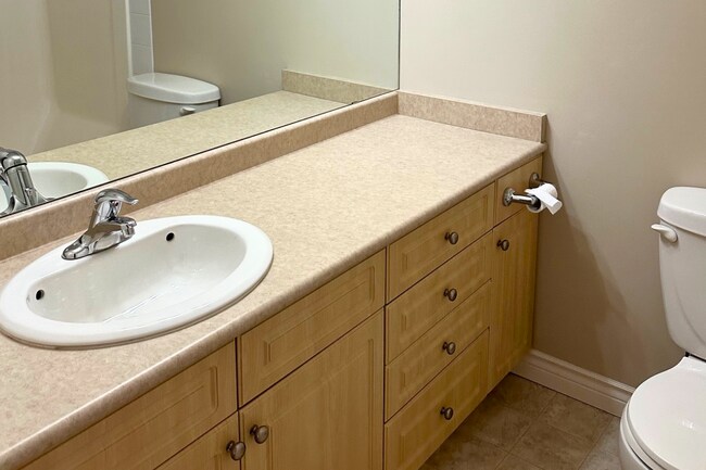 Photo - 9914-9101 101 Ave Unit 210