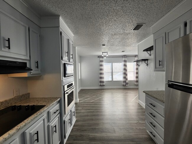 Photo - 1527 Black Forest Dr