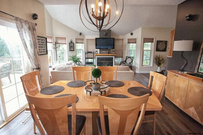 Photo - 76 Kaydeross Park Rd