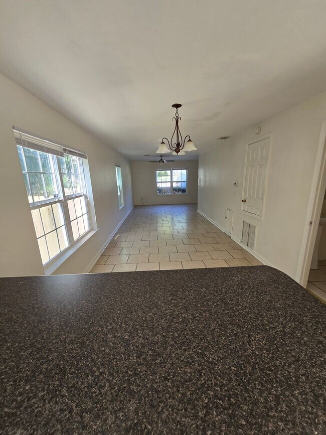 Photo - P735 Unit P735 #2