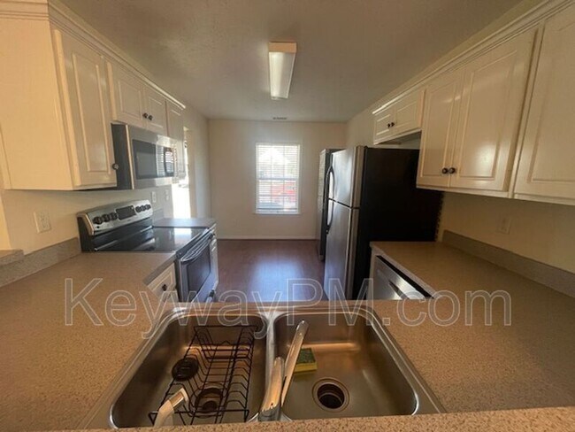 Photo - 189 Satomi Way