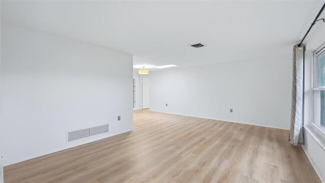 Photo - 1329 Nantucket Rd