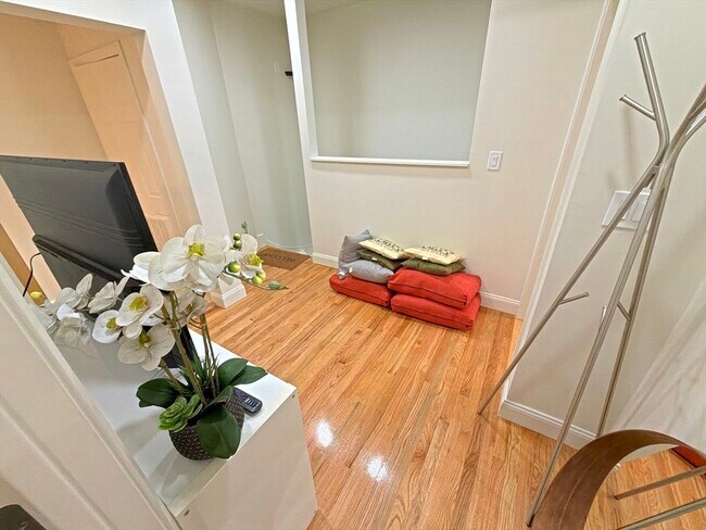 Photo - 130 W 8th St Unit 3