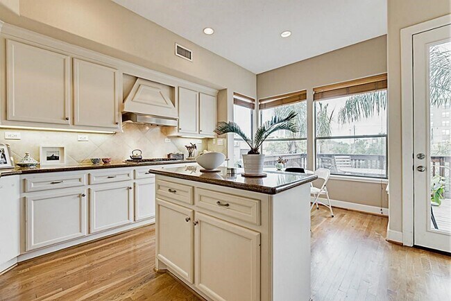 Photo - 5422 Lillian St