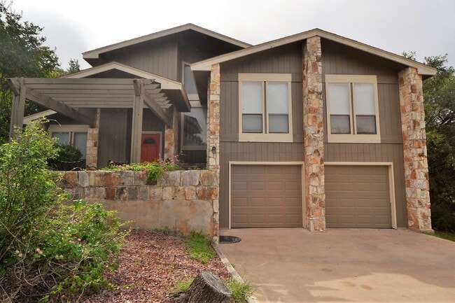 Photo - Large 3/2 in Great Hills w/ Treetop Views
