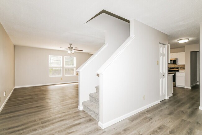 6336 Alonzo Dr