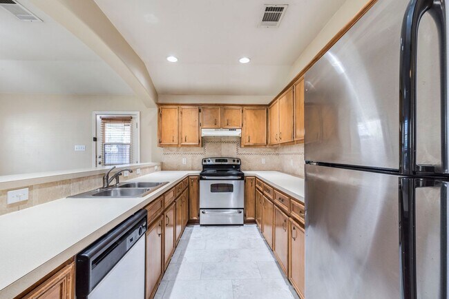 Photo - 1700 Sanchez St