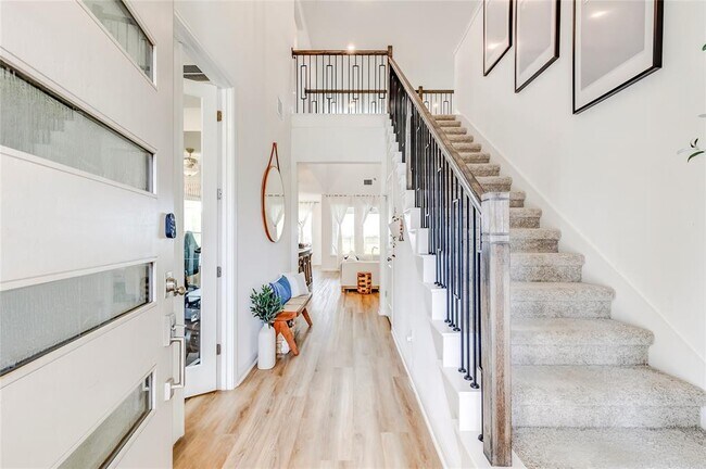 Photo - 713 Leeward Pass