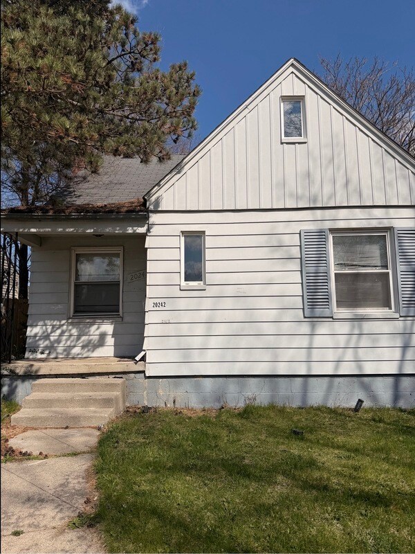 Photo - 20242 Hickory St