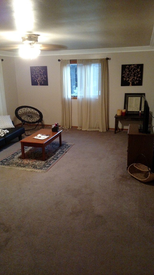 Living room 1 - 194 11th Ave Unit 2