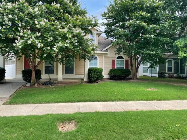 Building Photo - 1046 Elm Dr Rental