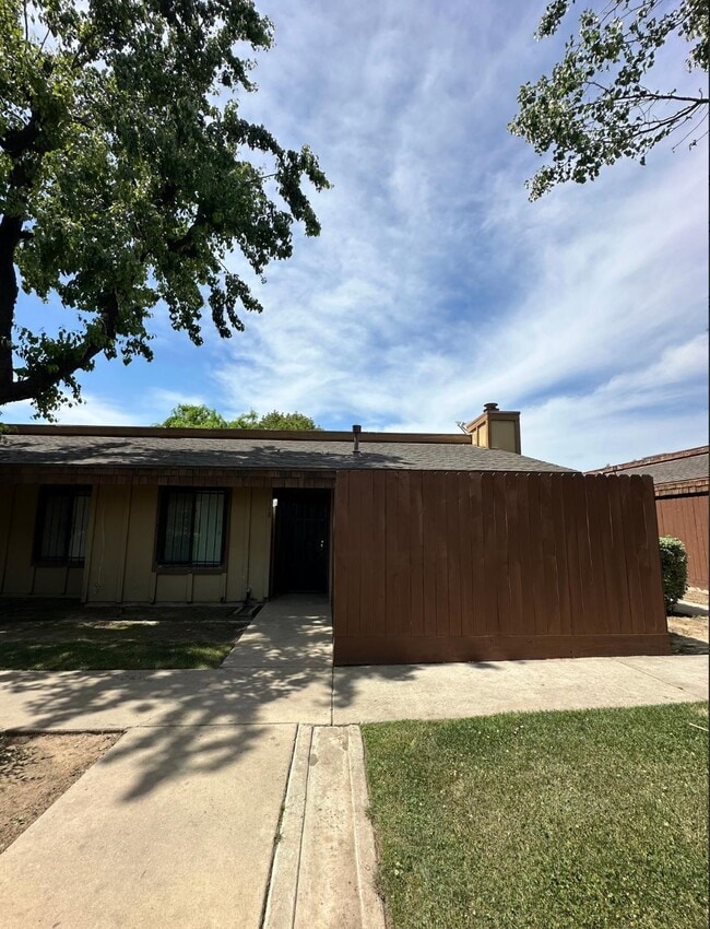 Building Photo - 5181 E Olive Ave Unit 118