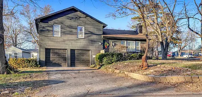 Building Photo - 9104 W 69th Terrace