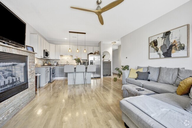 Building Photo - 3527 S King Dr Unit 1 Rental
