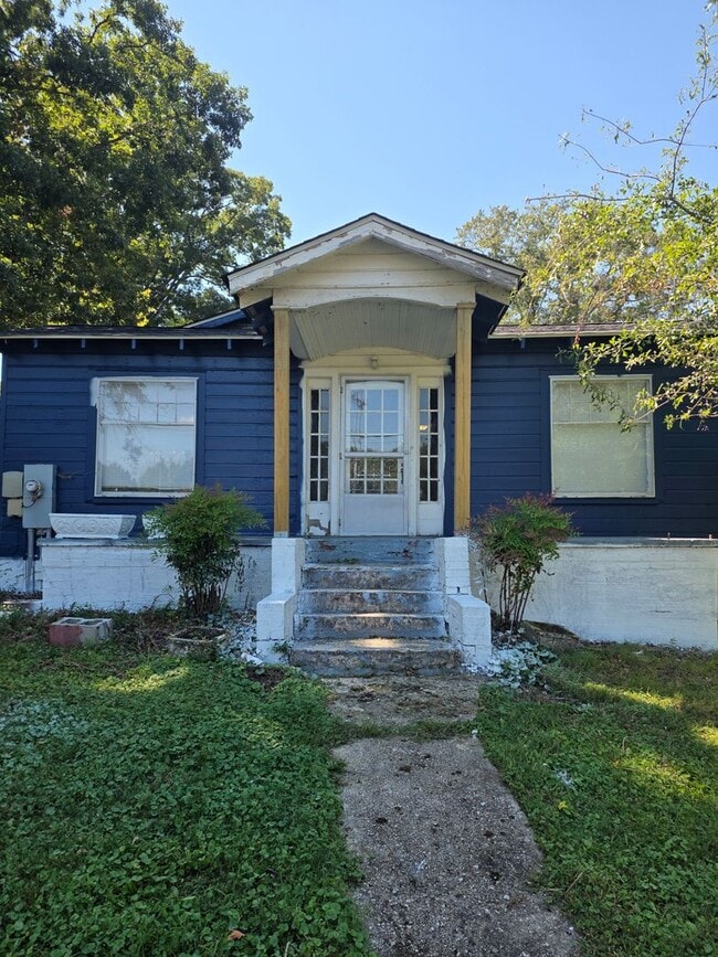 Building Photo - 3 Bedroom Home In Heart of East Ridge