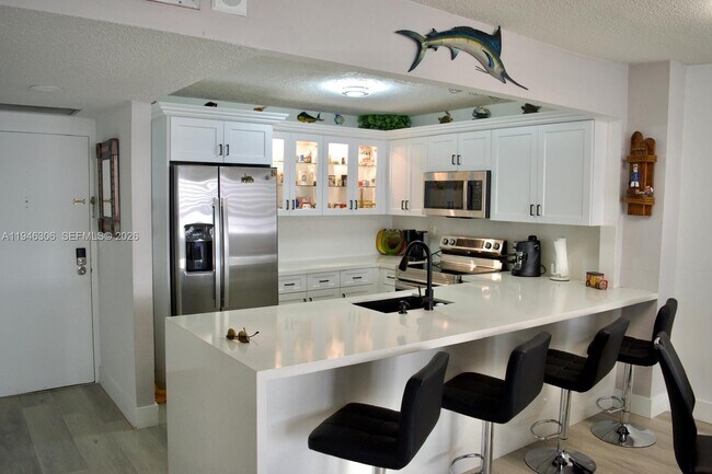 Building Photo - 3725 S Ocean Dr Unit 423