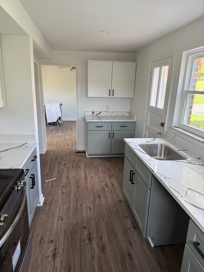 Photo - 1807 Seaton St
