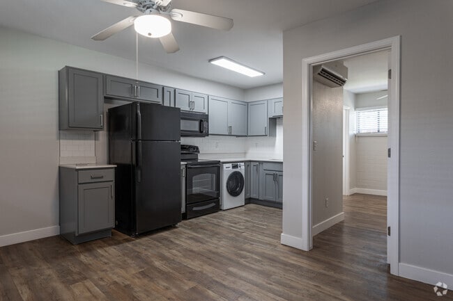 1BR, 1BA - 500 SF