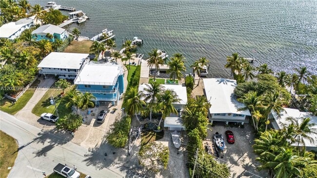 69 Shoreland Dr