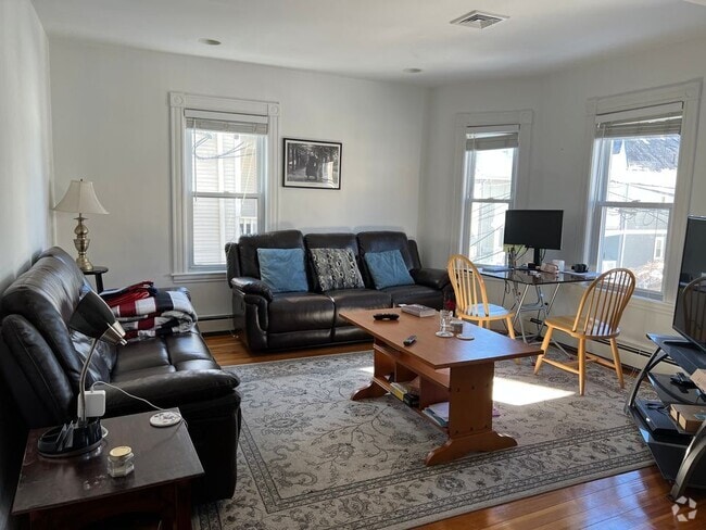 Building Photo - 29 Brackett St Unit 2 Rental