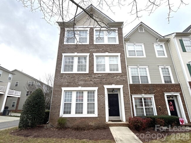 Building Photo - 7023 Brighton Park Dr