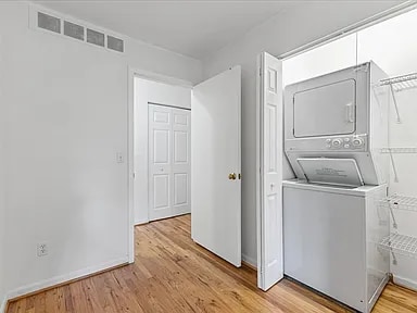 Building Photo - 750 Trailwood Path Unit B