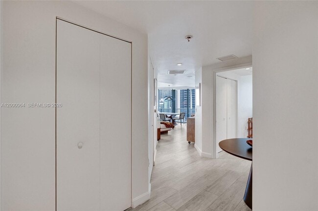 Photo - 45 SW 9th St Unidad 1803