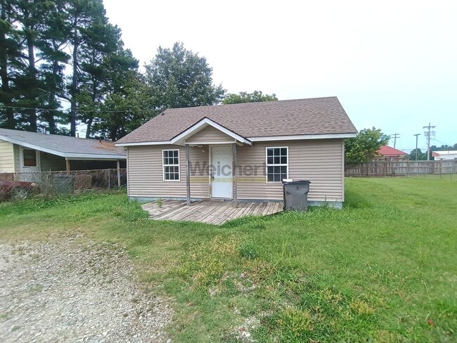 Building Photo - 3Bed/1Bath house with great location