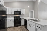 2BR, 2BA - 970SF - Kitchen