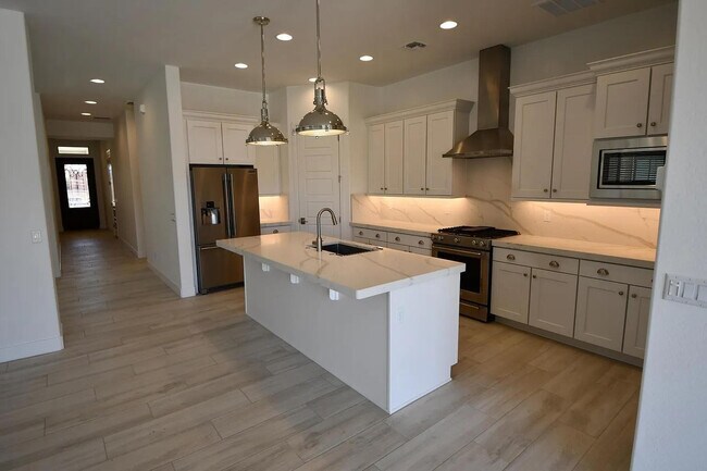 Photo - 820 E Ashurst Dr