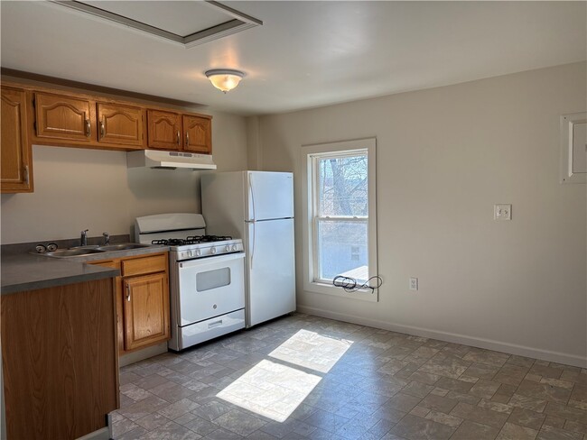 Photo - 132 W High St