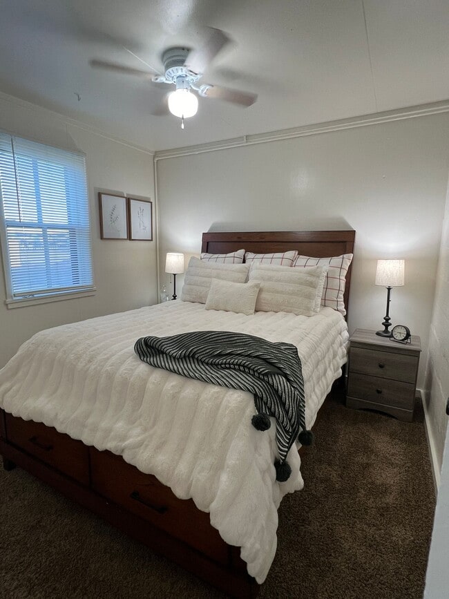 Photo - 3 bedroom, 1 bath furnished or unfurnished Unit 1011 W 6th