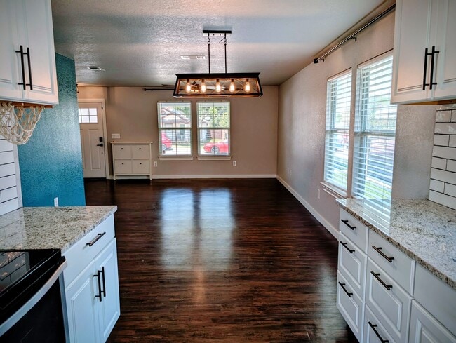 Photo - 2858 Wyoming St