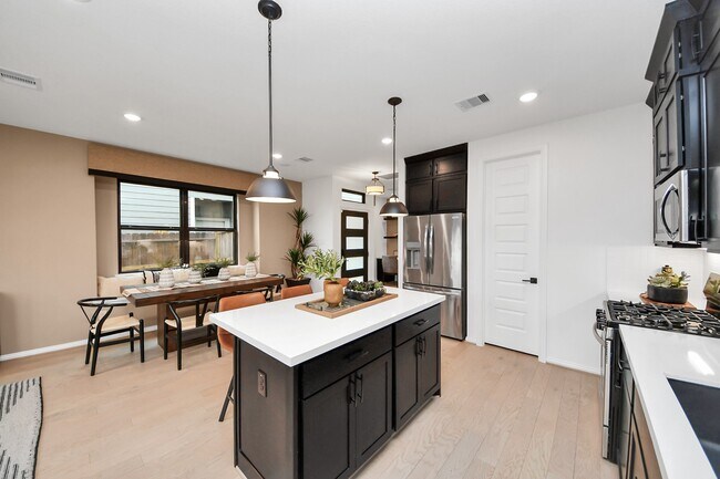 Photo - 1418 Revolution Way