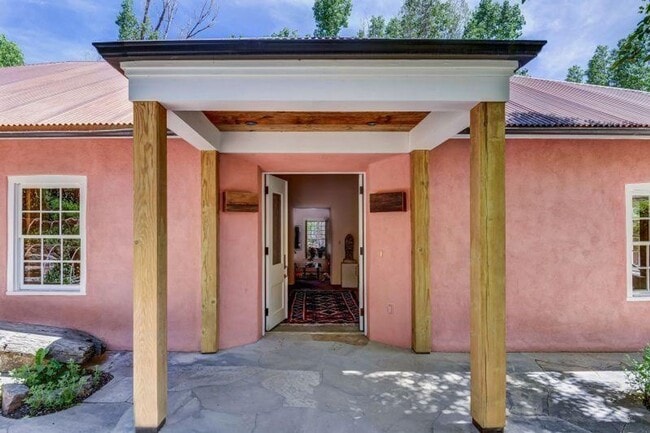 Live in a Piece of Santa Fe’s History – Av... - Live in a Piece of Santa Fe’s History – Av... House