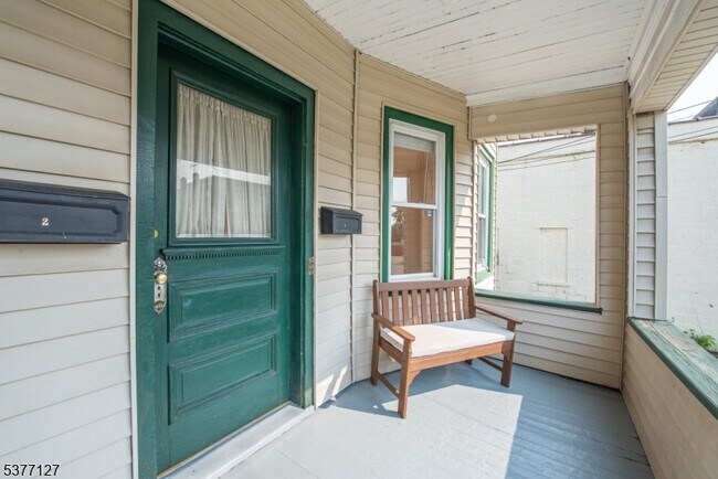 Building Photo - 72 N Willow St Unit 1 Rental