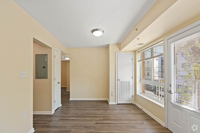 2BR, 1BA - 674SF - Dining Room