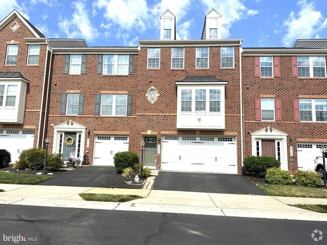 Building Photo - 25795 Clairmont Manor Square Rental