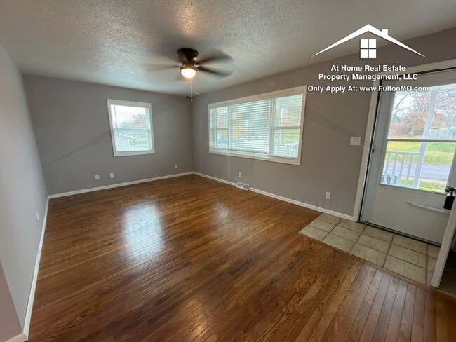 Photo - 607 Crestwood Dr