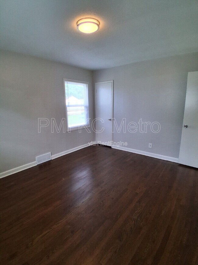 Photo - 9548 Charlotte St