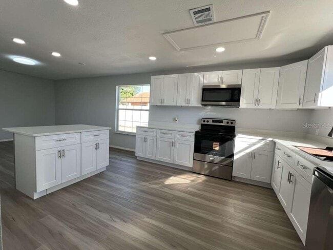 Photo - 1731 Ave C NE