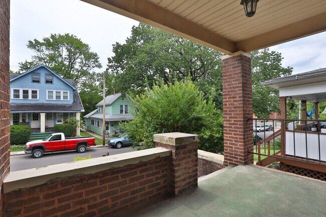 Photo - 8 Bedroom North Campus Newly Remodeled Hou...