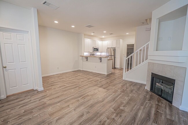 Photo - The Palisades - 3 Bedroom Townhome for Rent in Stevenson Ranch!