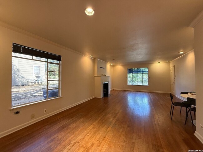 Photo - 230 E Mulberry Ave