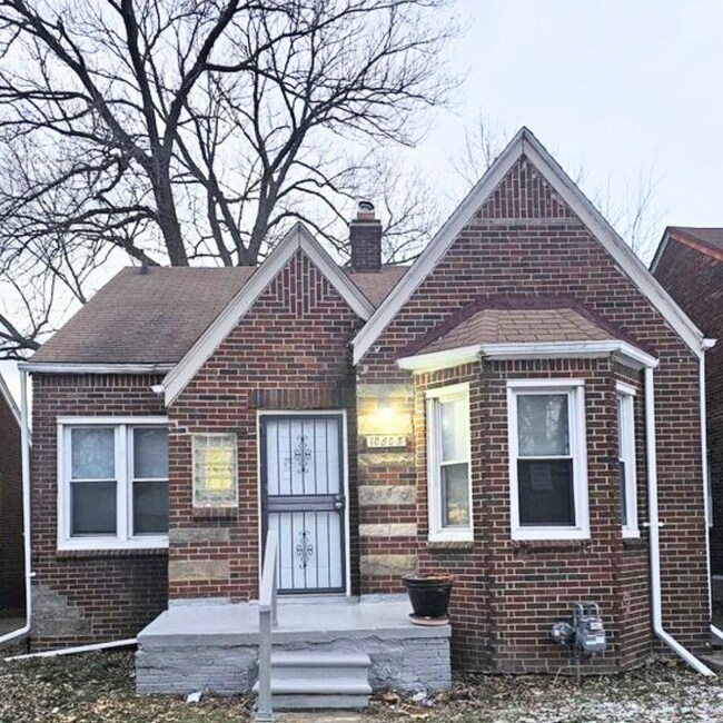 Photo - 10803 Roxbury St